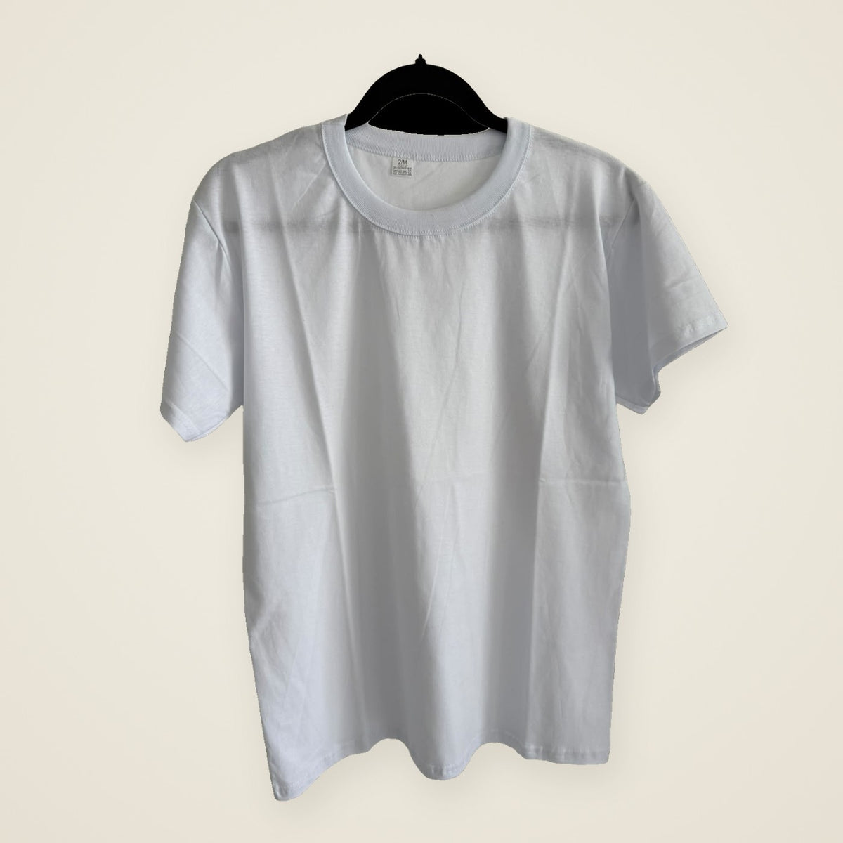 Remera Esencial Blanca — Algodón Peinado 24/1, foto real